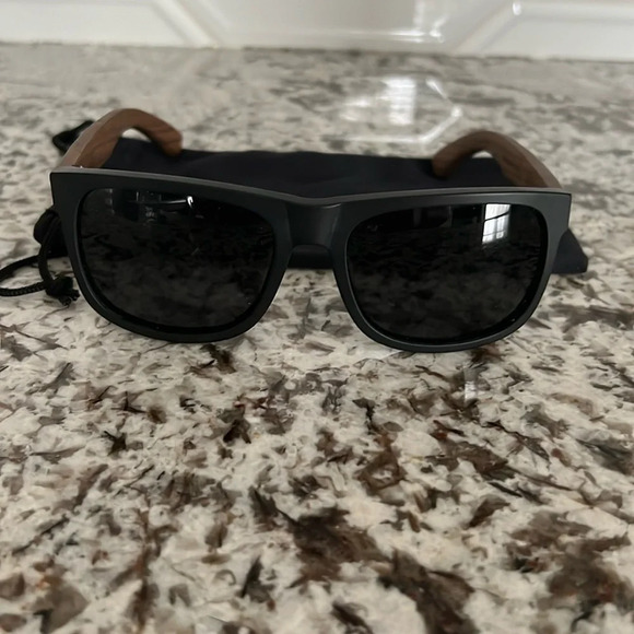 GOWOOD | Square zebra wood sunglasses with black polarized lenses - Picture 2 of 4